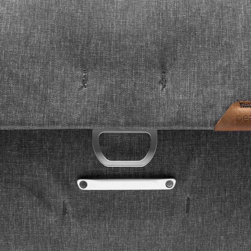 Peak Design Everyday Messenger 13L v2 - Ash - světle šedá