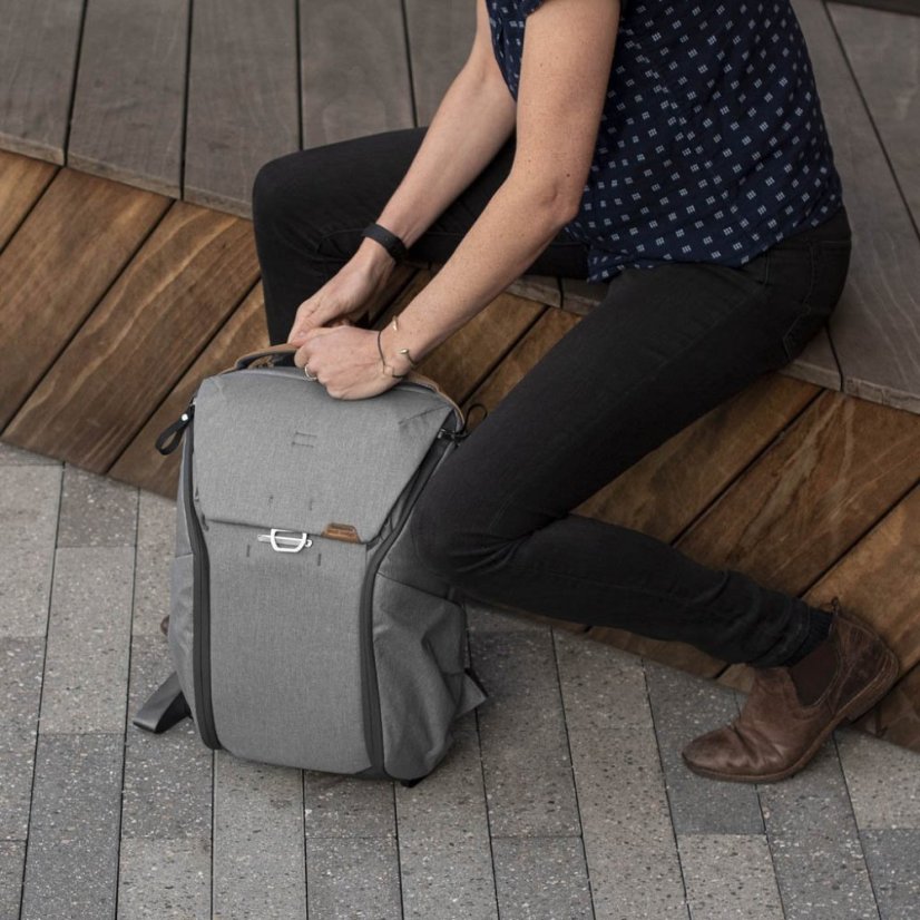 Peak Design Everyday Backpack 20L v2 - Ash - světle šedá