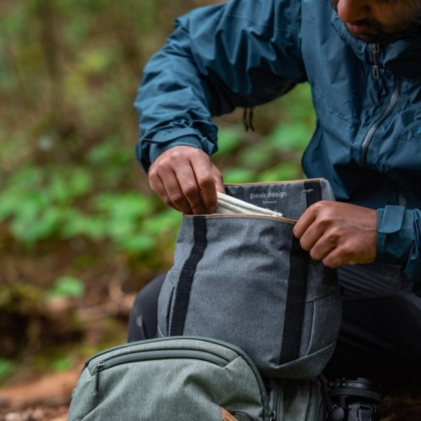 Peak Design Field Pouch v2 - Charcoal - tmavě šedá