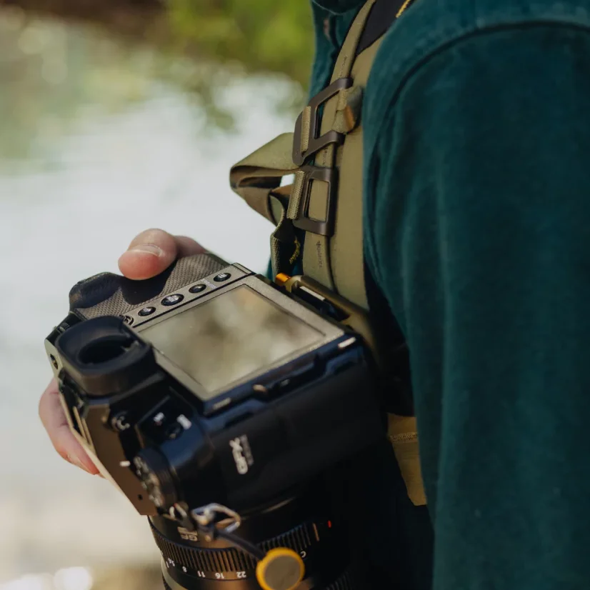 Peak Design Capture Kelp - klip na fotoaparát (pískově hnědý)
