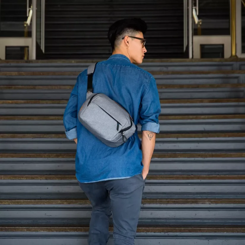 Peak Design Everyday Sling 5L Ash - světle šedá