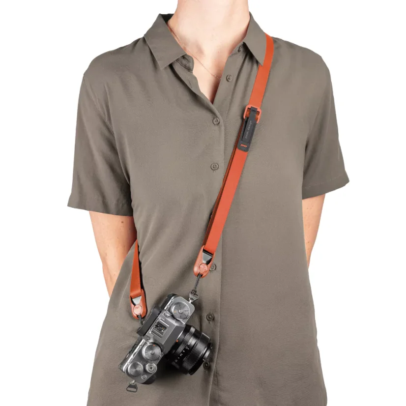 Peak Design Leash Ibis - popruh na fotoaparát (korálově červený)