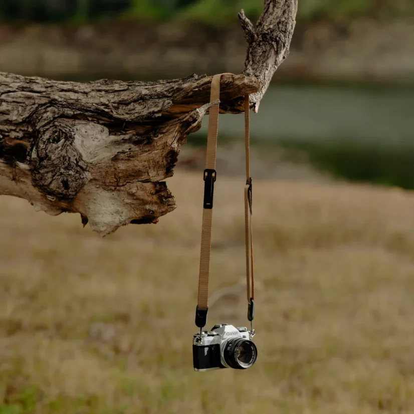 Peak Design Leash Coyote – popruh na fotoaparát (světle hnědý)