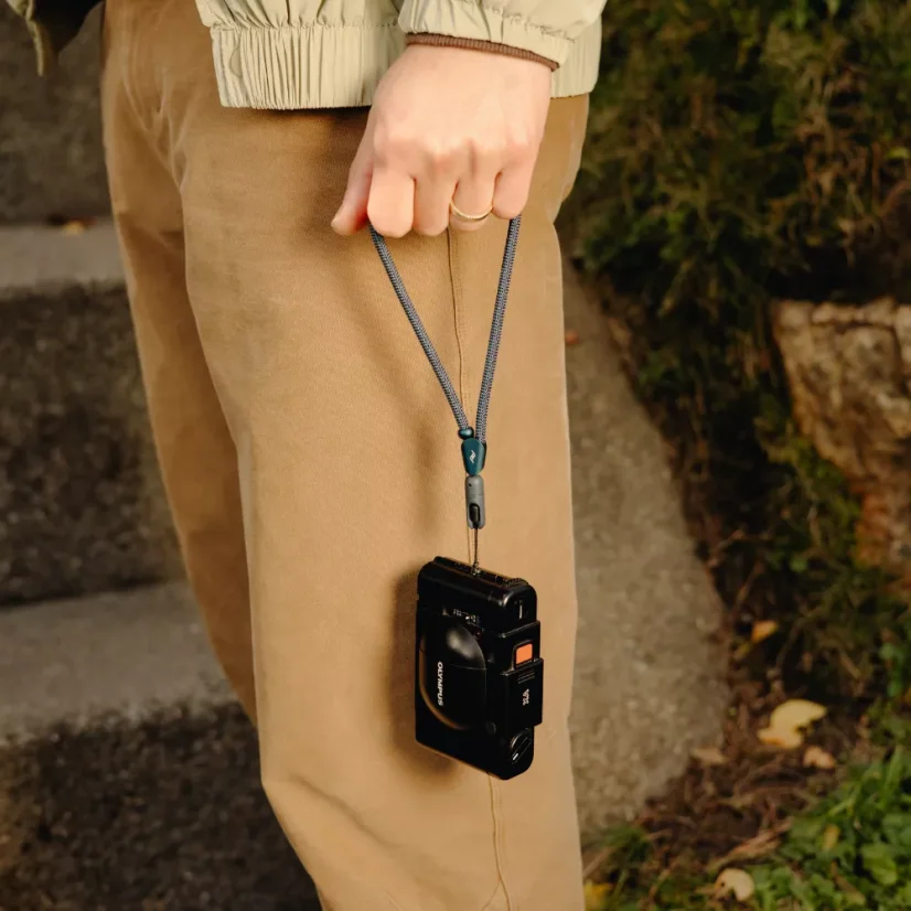Peak Design Mobile Cuff Ocean (oceánově modrá) - mobilní zápěstní poutko