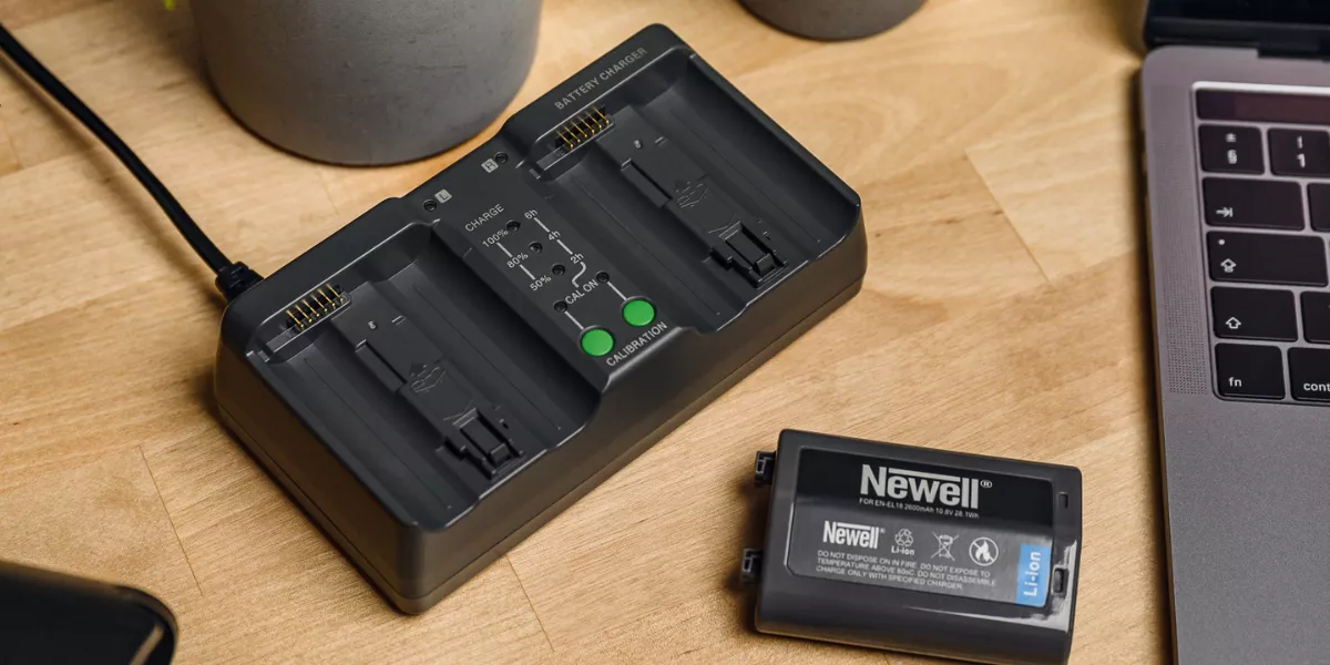 Newell nabíječka BC-18B pro EN-EL18 Nikon - duální na stole s baterií